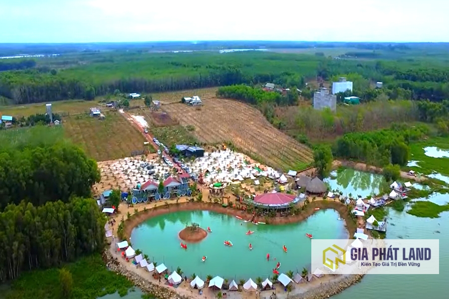 Bán đảo Tha La hồ Dầu Tiếng.