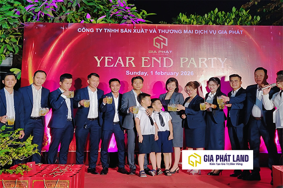 Ban lãnh đạo khai tiệc Tất niên Gia Phát Land 2025