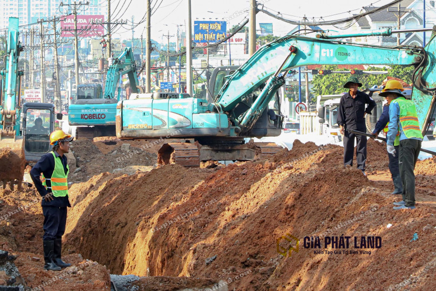 Hình ảnh công trường thi công mở rộng quốc lộ 13 năm 2026